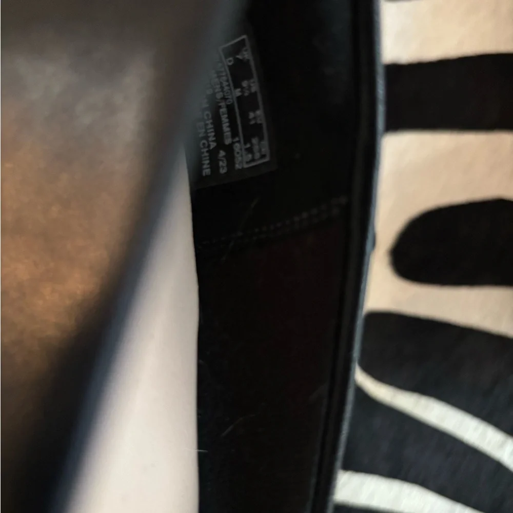 NWOB Clarks Black Leather Classic Pump - Women's 9 1/2 - Picture 4 of 4